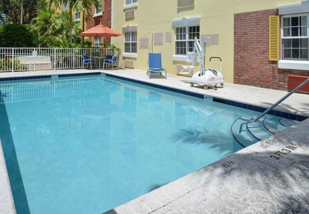 Candlewood Suites Miami Lakes By Ihg Экстерьер фото