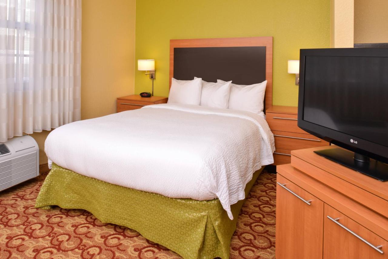 Candlewood Suites Miami Lakes By Ihg Экстерьер фото