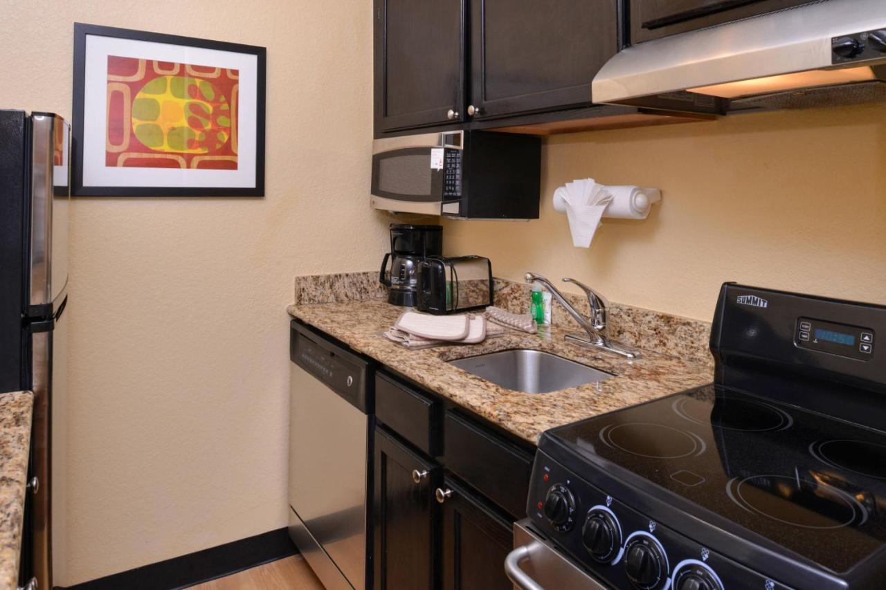 Candlewood Suites Miami Lakes By Ihg Экстерьер фото