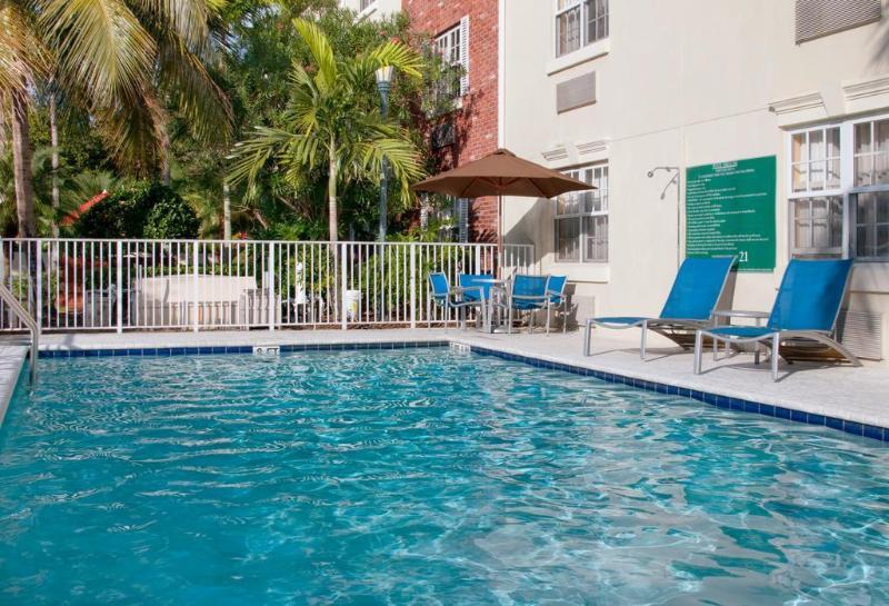Candlewood Suites Miami Lakes By Ihg Экстерьер фото