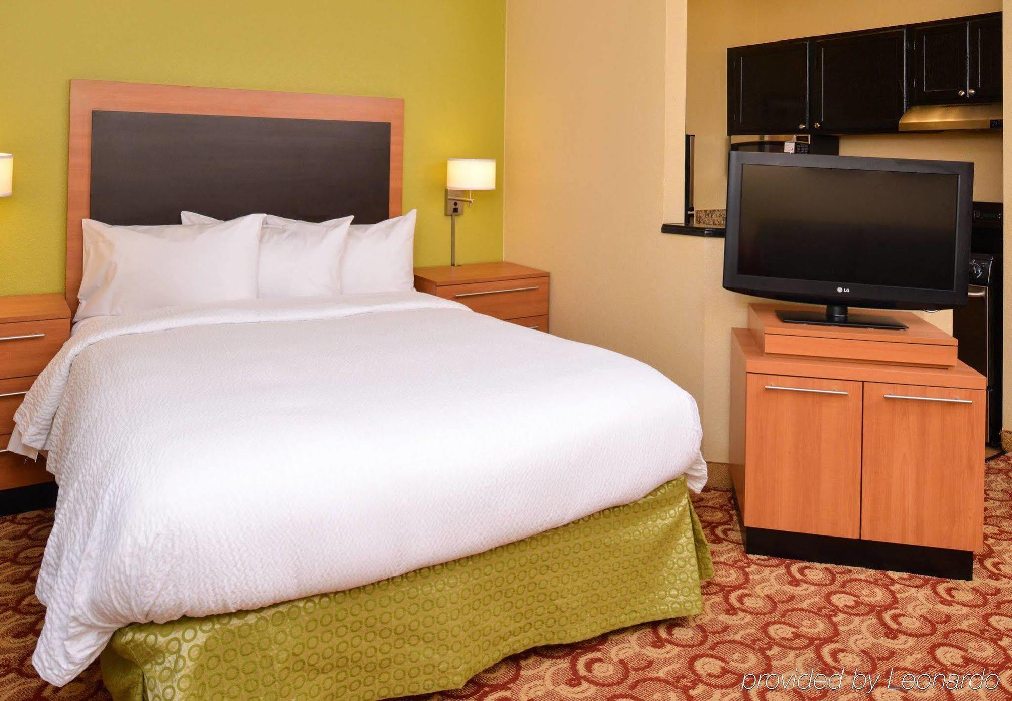 Candlewood Suites Miami Lakes By Ihg Экстерьер фото