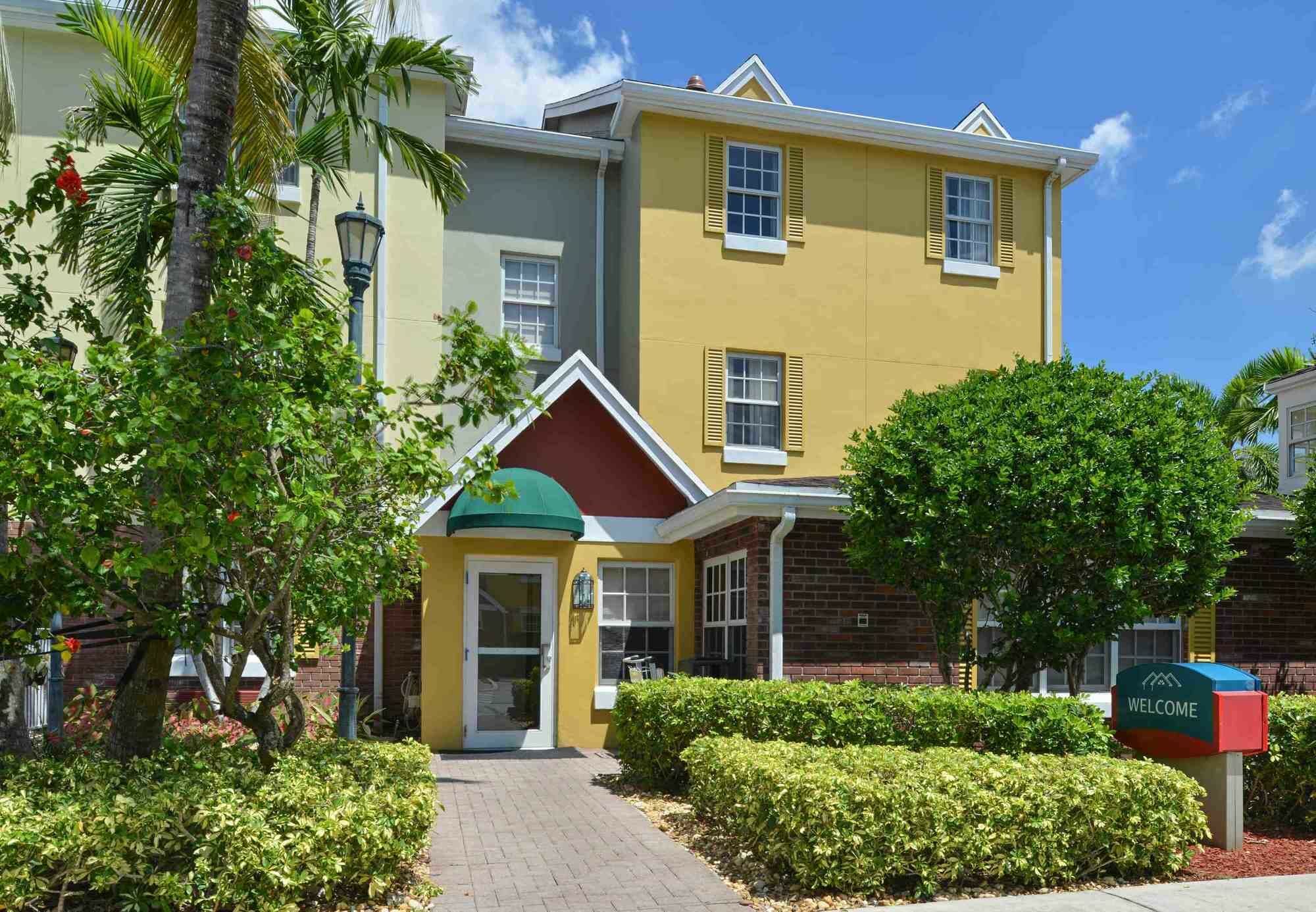 Candlewood Suites Miami Lakes By Ihg Экстерьер фото