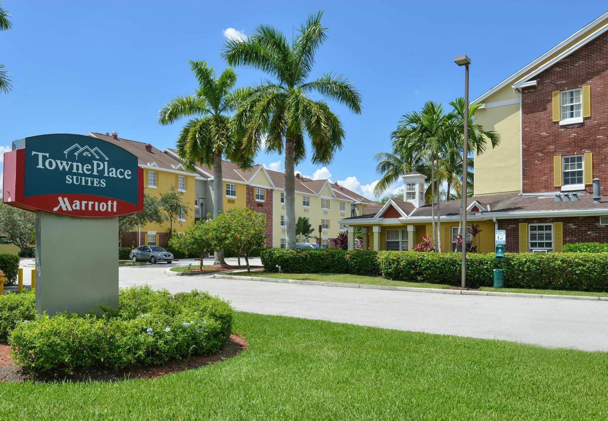 Candlewood Suites Miami Lakes By Ihg Экстерьер фото